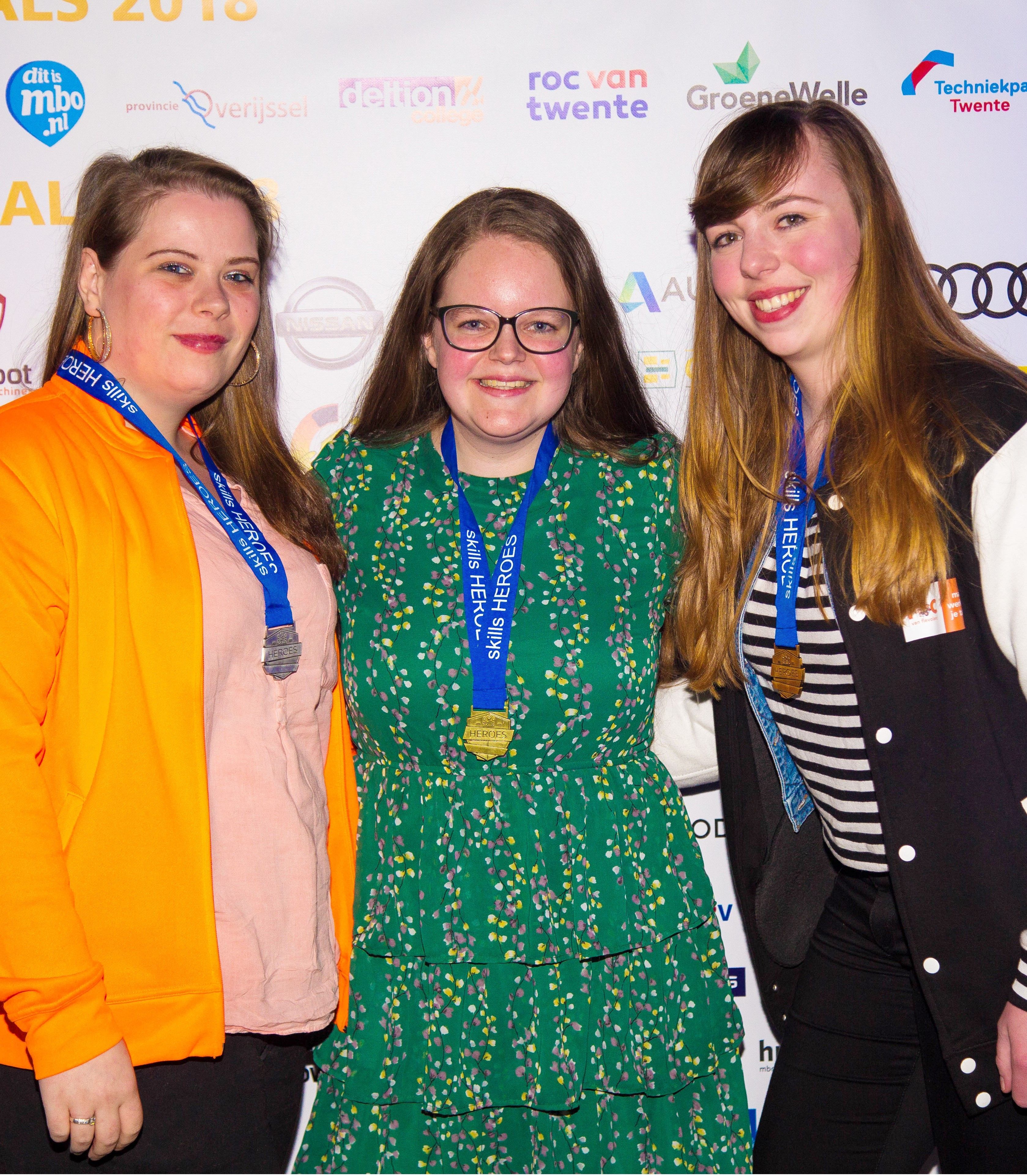 Foto (kleur) Laureen Holthuis en andere winnaars